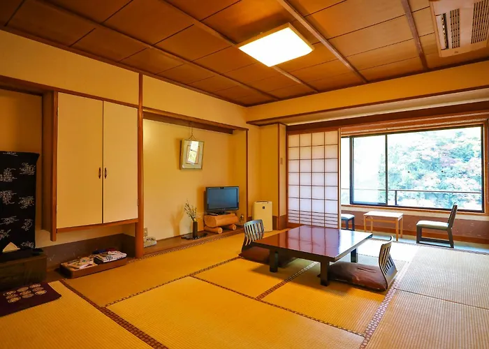 Momijiya Honkan Takaosansou